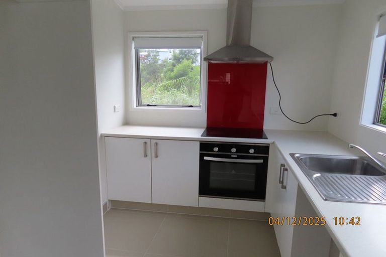Photo of property in 15 Fernhaven Place, Massey, Auckland, 0614
