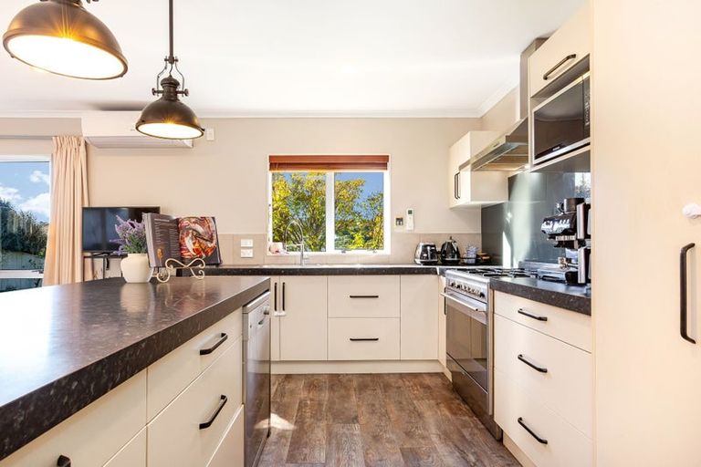 Photo of property in 11 Te Puia Drive, Aotea, Porirua, 5024