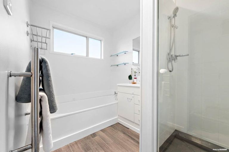 Photo of property in 17 Taioma Crescent, Te Atatu Peninsula, Auckland, 0610