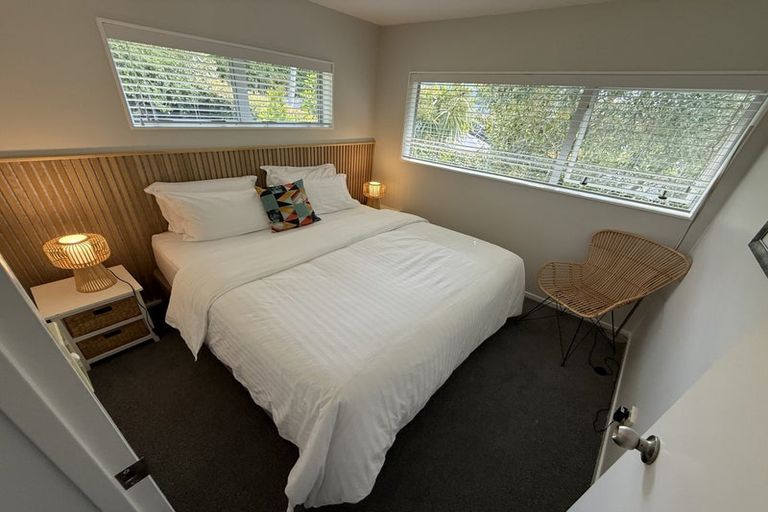 Photo of property in 13 Ellangowan Road, Waiake, Auckland, 0630