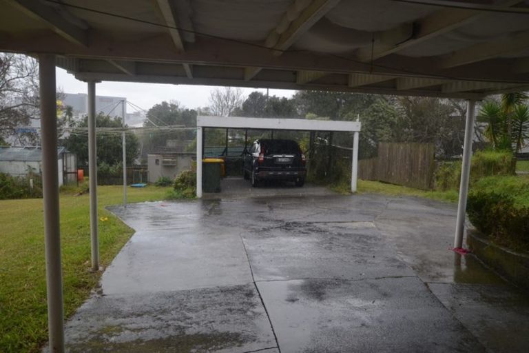 Photo of property in 13 Newington Road, Henderson, Auckland, 0612