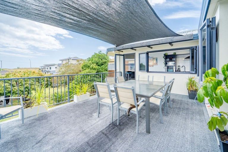 Photo of property in 19 Simpson Road, Papamoa Beach, Papamoa, 3118