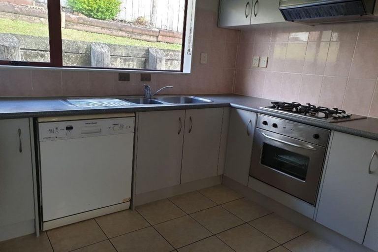 Photo of property in 8 Shah Place, Glen Eden, Auckland, 0602