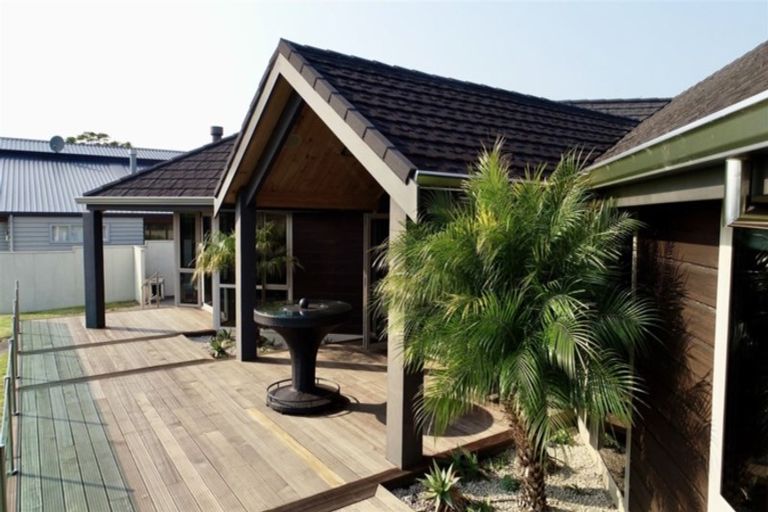 Photo of property in 1 Leeward Drive, Whitianga, 3510