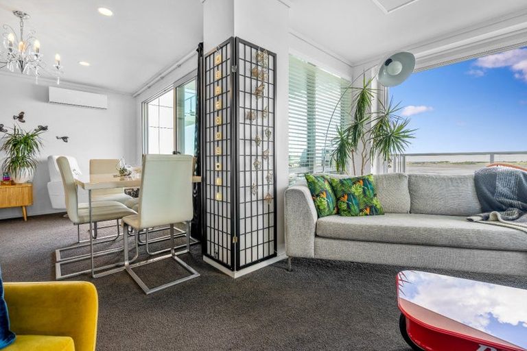 Photo of property in 72 Devonport Road, Tauranga, 3110