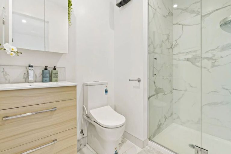 Photo of property in 2/2 Jadewynn Drive, Massey, Auckland, 0614
