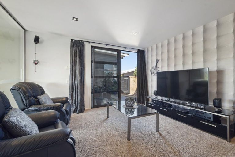 Photo of property in 9 Pukenamu Road, Rainbow Point, Taupo, 3330