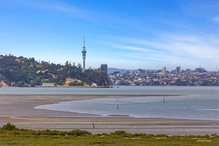 Photo of property in 25 Oakpark Place, West Harbour, Auckland, 0618