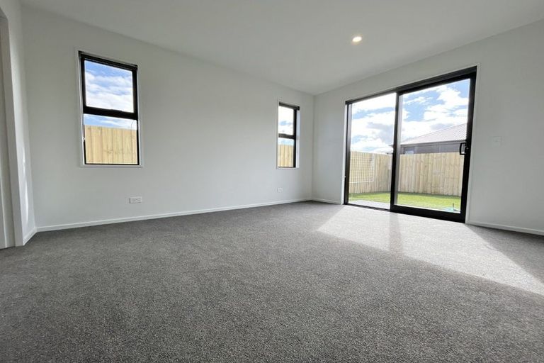 Photo of property in 37 Rita Angus Road, Belfast, 8051