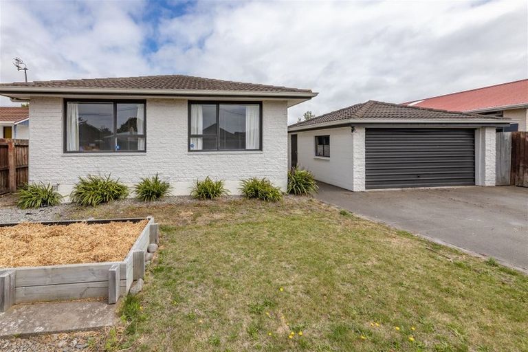 Photo of property in 24 Inwoods Road, Parklands, Christchurch, 8083