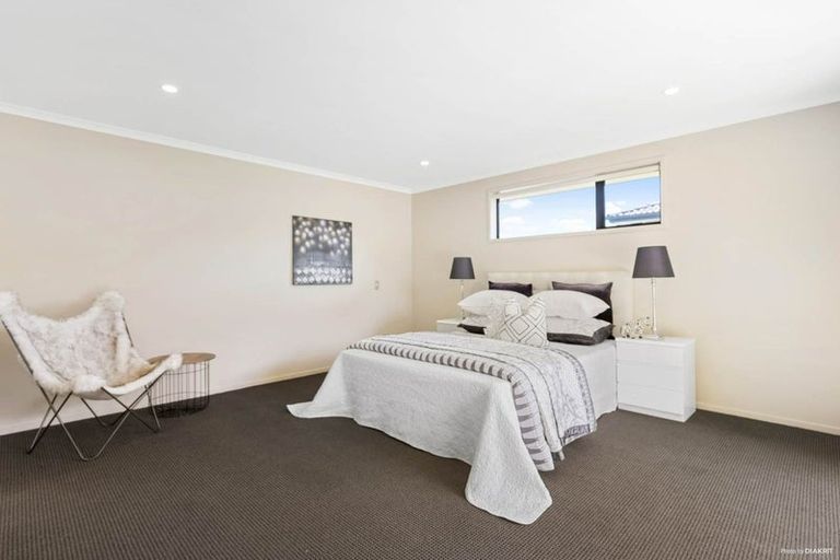 Photo of property in 3 Ohau Court, Fairview Heights, Auckland, 0632