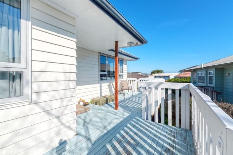 Photo of property in 8a Gloria Avenue, Te Atatu Peninsula, Auckland, 0610