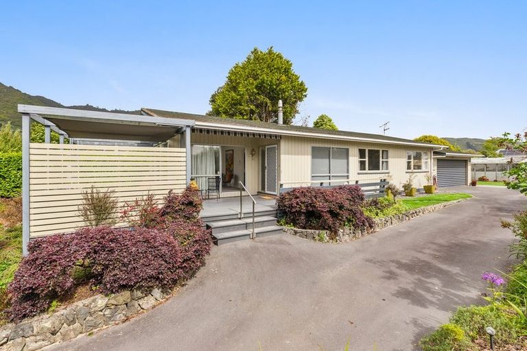 Photo of property in 4 Sylvan Avenue, Waikanae, 5036