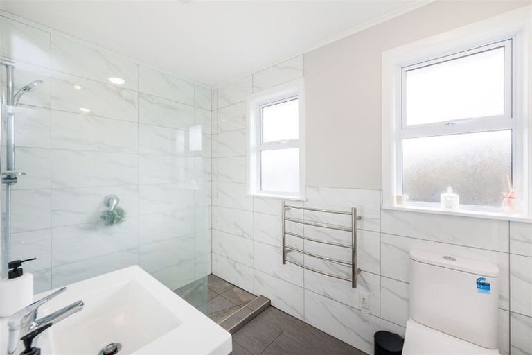 Photo of property in 10 Peters Avenue, Cloverlea, Palmerston North, 4412