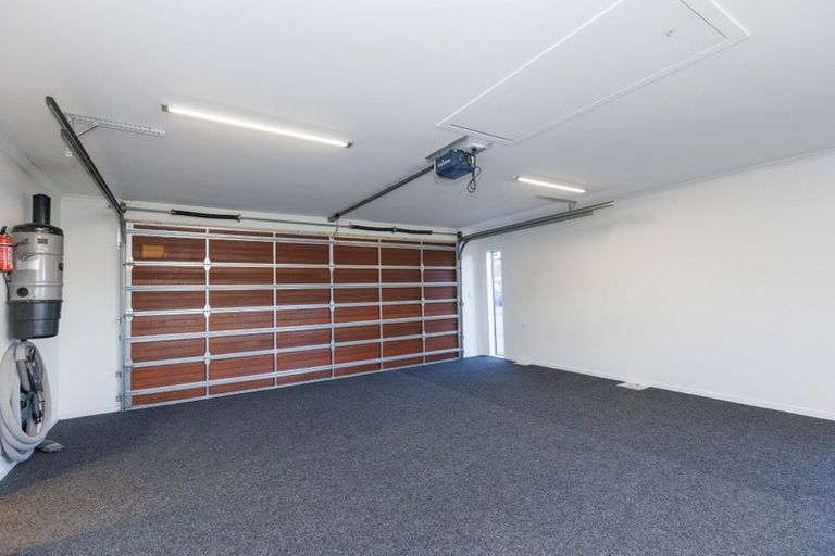 Photo of property in 11 Yarnbrook Grove, Churton Park, Wellington, 6037