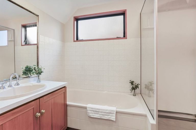 Photo of property in 5 Abbotts Place, Avonhead, Christchurch, 8042