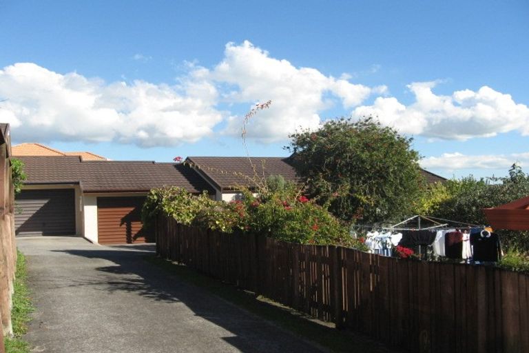Photo of property in 1/84 Dalwhinnie Parade, Highland Park, Auckland, 2010