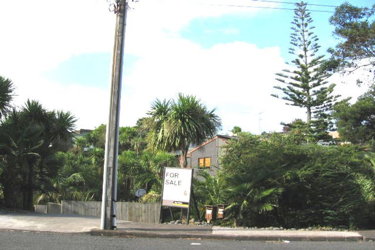 Photo of property in 1/10 Marina Road, Torbay, Auckland, 0630