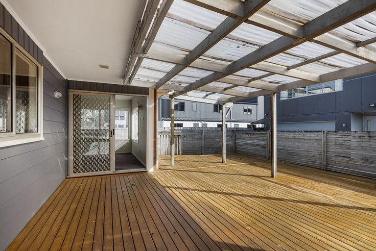 Photo of property in 15 Taikata Road, Te Atatu Peninsula, Auckland, 0610