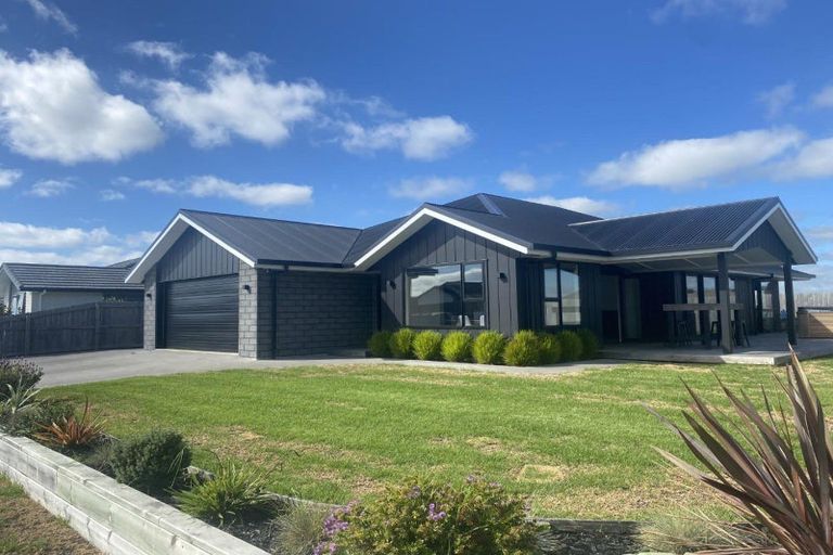 Photo of property in 21 Saint Michael Crescent, One Tree Point, 0118