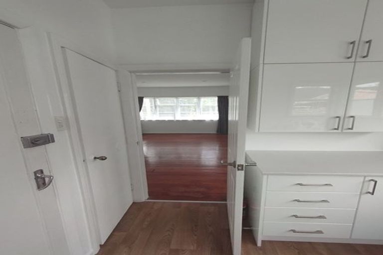 Photo of property in 114 Cambridge Terrace, Fairfield, Lower Hutt, 5011