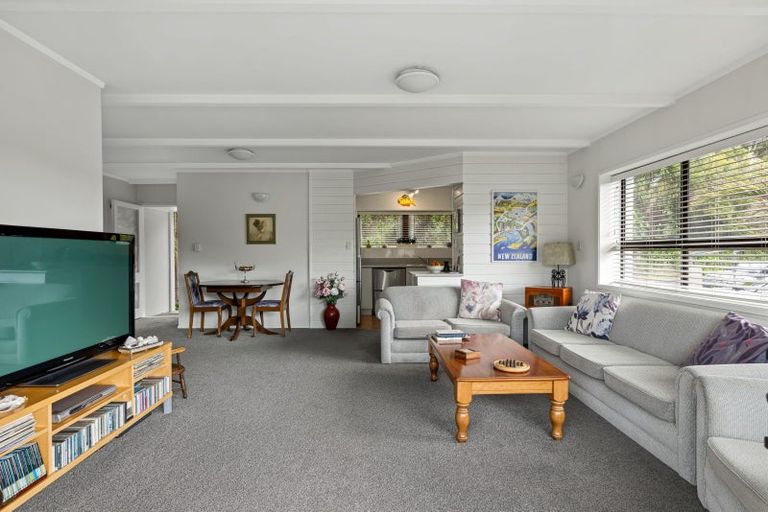Photo of property in 6 Waiwera Road, Waiwera, Orewa, 0994