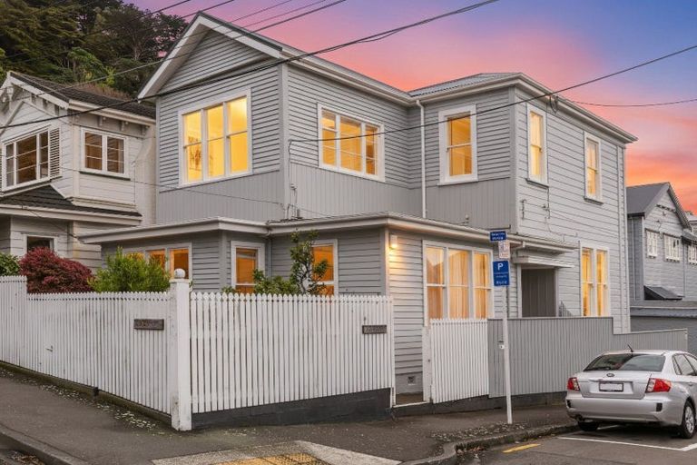 Photo of property in 10 Park Street, Thorndon, Wellington, 6011