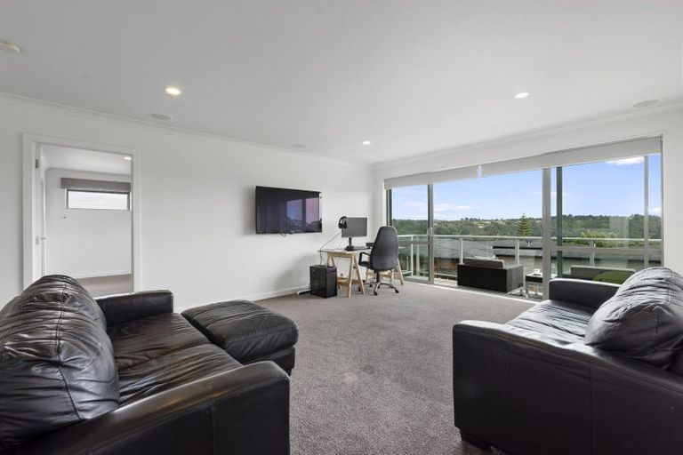 Photo of property in 156 Kittiwake Drive, Schnapper Rock, Auckland, 0632