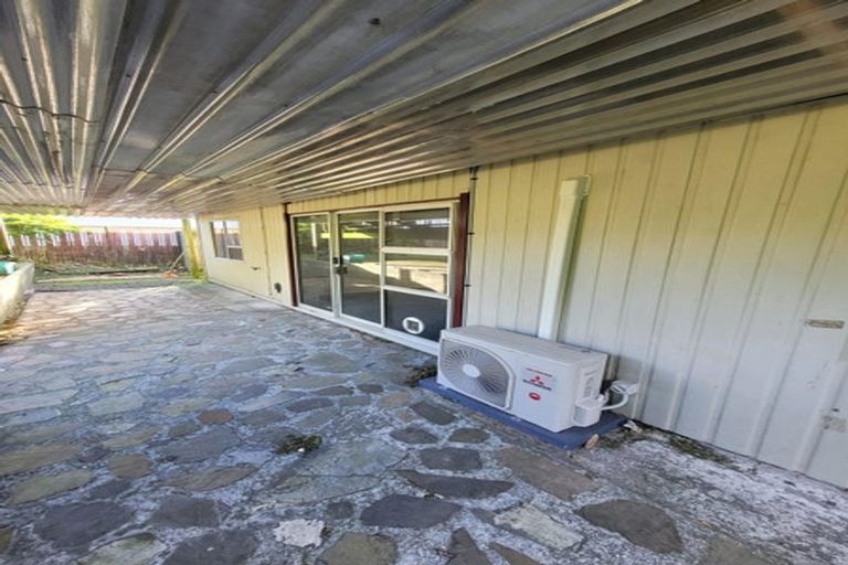 Photo of property in 15 Edgecombe Street, Newlands, Wellington, 6037