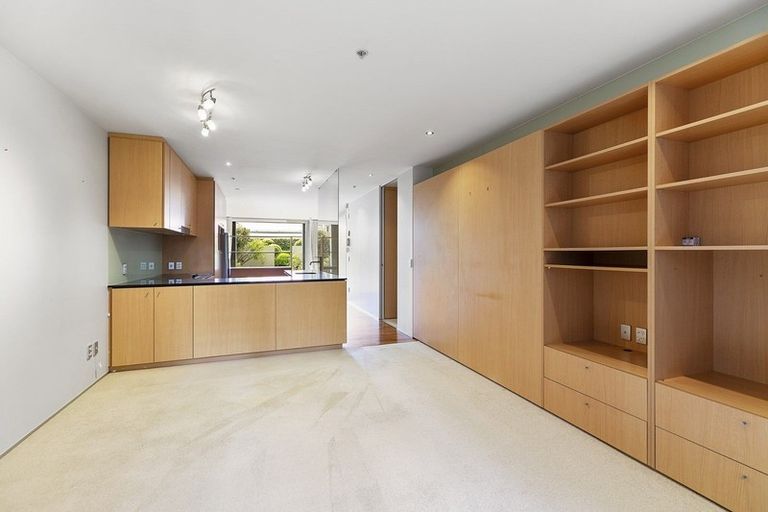 Photo of property in Sanctum Apartment, 10 Ebor Street, Te Aro, Wellington, 6011