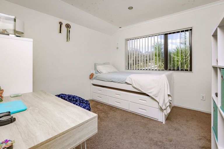 Photo of property in 121 Keri Vista Rise, Papakura, 2110