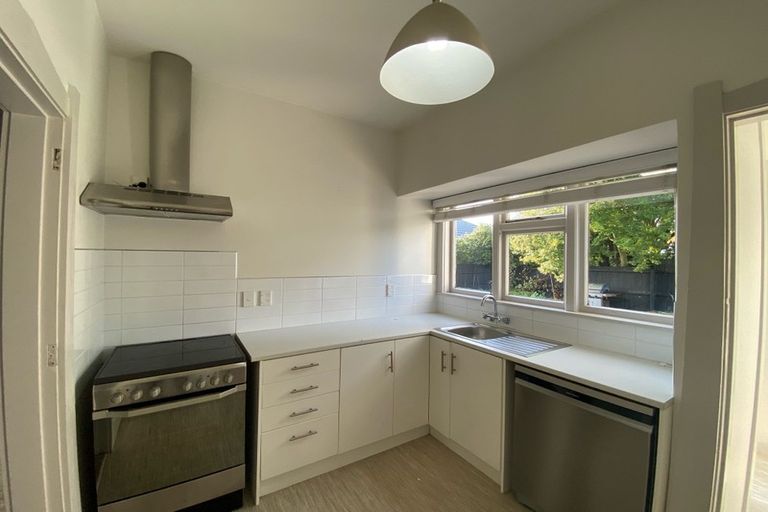 Photo of property in 102 Hawford Road, Opawa, Christchurch, 8023