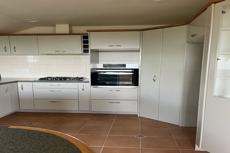 Photo of property in 4 Nottingham Place, Northcross, Auckland, 0630