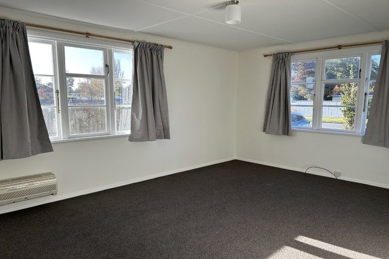 Photo of property in 21 Bateman Avenue, Bryndwr, Christchurch, 8053