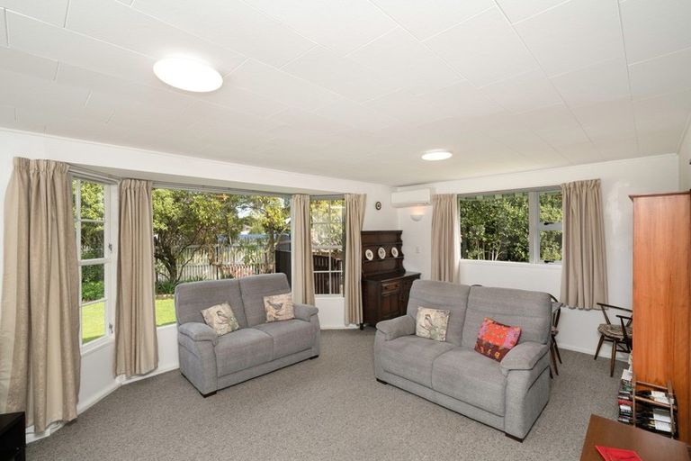 Photo of property in 9 Lesley Grove, Waikanae, 5036