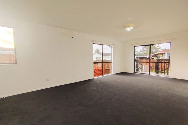 Photo of property in 1/81 Luanda Drive, Ranui, Auckland, 0612