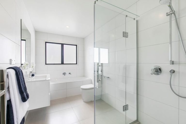 Photo of property in 2 Tihema Lane, Westgate, Auckland, 0614