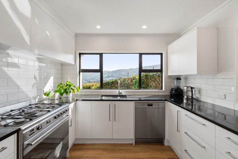 Photo of property in 15 Indira Place, Khandallah, Wellington, 6035