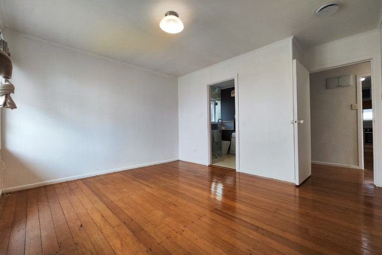 Photo of property in 1/61 Neil Avenue, Te Atatu Peninsula, Auckland, 0610