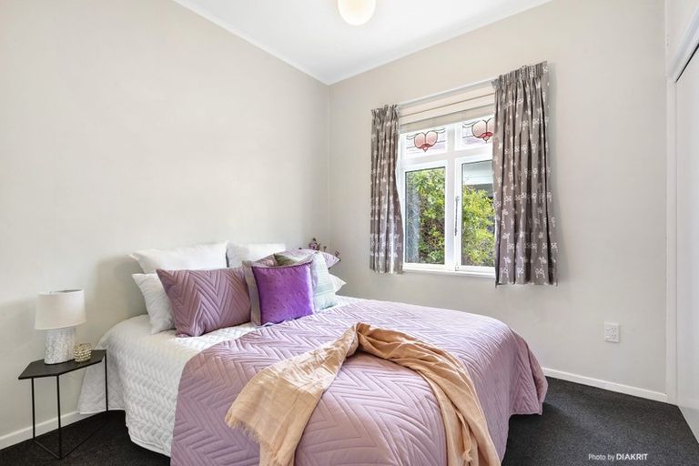 Photo of property in 2 Resolution Street, Lyall Bay, Wellington, 6022