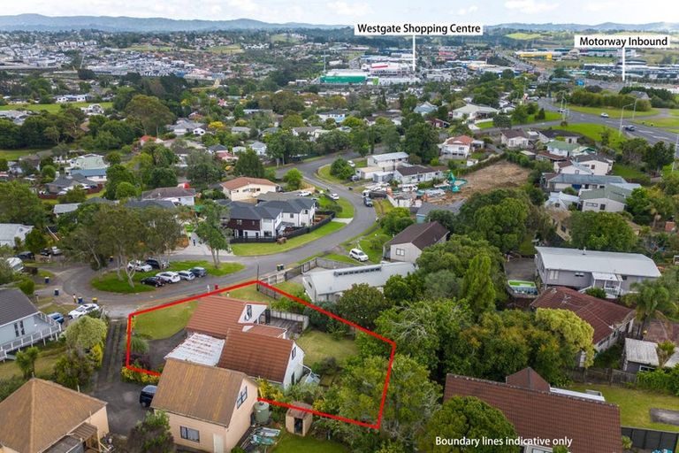 Photo of property in 16 Woodhouse Place, West Harbour, Auckland, 0618