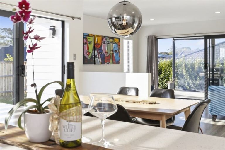 Photo of property in 6 Dida Park Drive, Kumeu, 0810