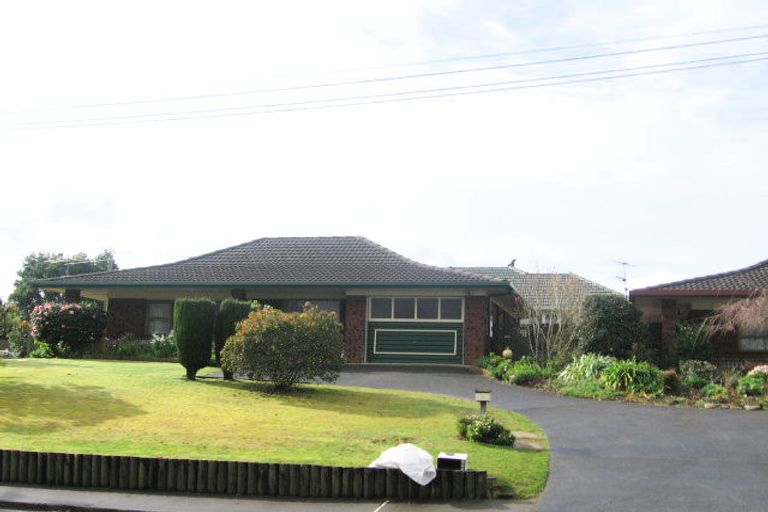 Photo of property in 2/32 Ray Small Drive, Papakura, 2110