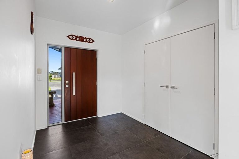 Photo of property in 22 Mercade Close, Stratford, 4332