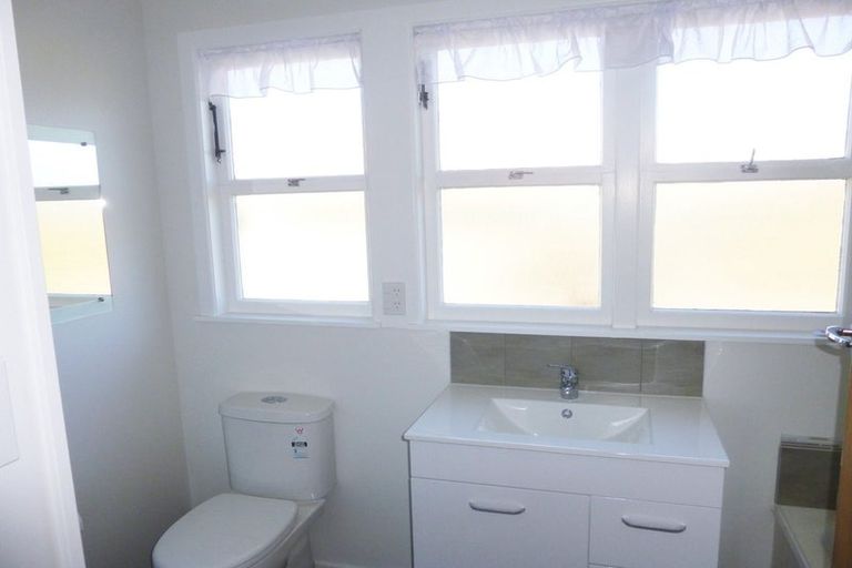 Photo of property in 1/28 Storey Avenue, Forest Lake, Hamilton, 3200