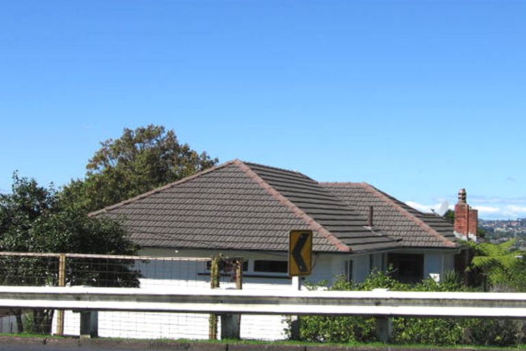 Photo of property in 2/21 Te Atatu Road, Te Atatu South, Auckland, 0610