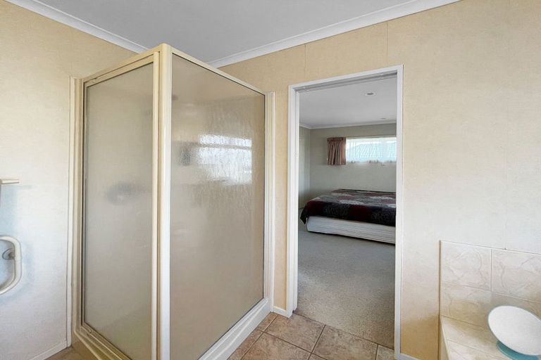 Photo of property in 8 Hollinger Place, Nawton, Hamilton, 3200