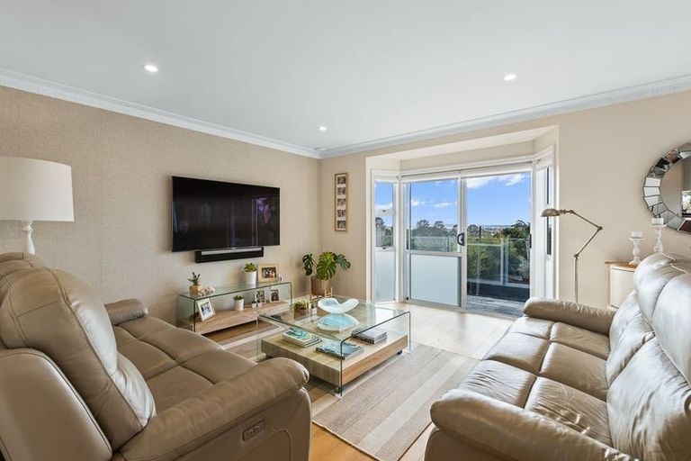 Photo of property in 1/4 Holt Avenue, Torbay, Auckland, 0630