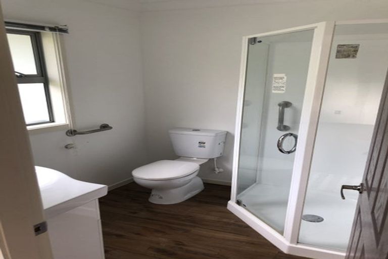 Photo of property in 5 Yarnbrook Grove, Churton Park, Wellington, 6037