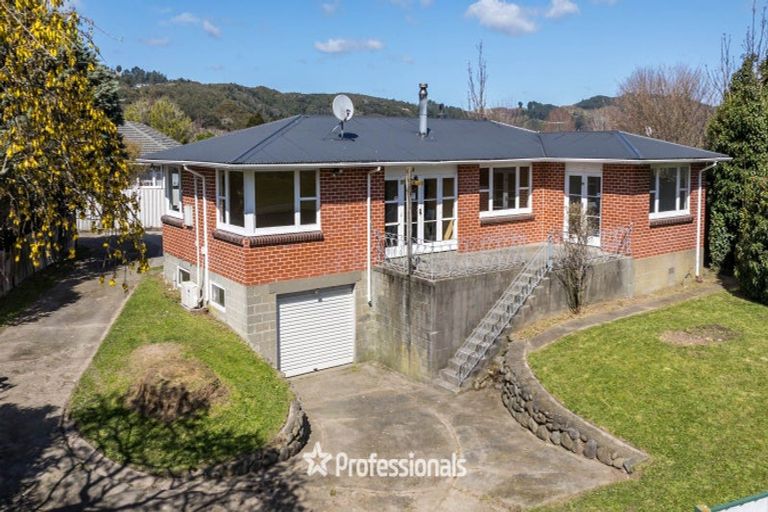 Photo of property in 17a Clouston Park Road, Clouston Park, Upper Hutt, 5018